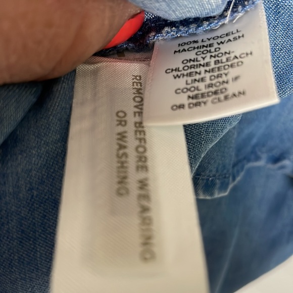 LOFT wide leg cropped chambray blue jumpsuit . NEW without tags . Size Large - Picture 8 of 8